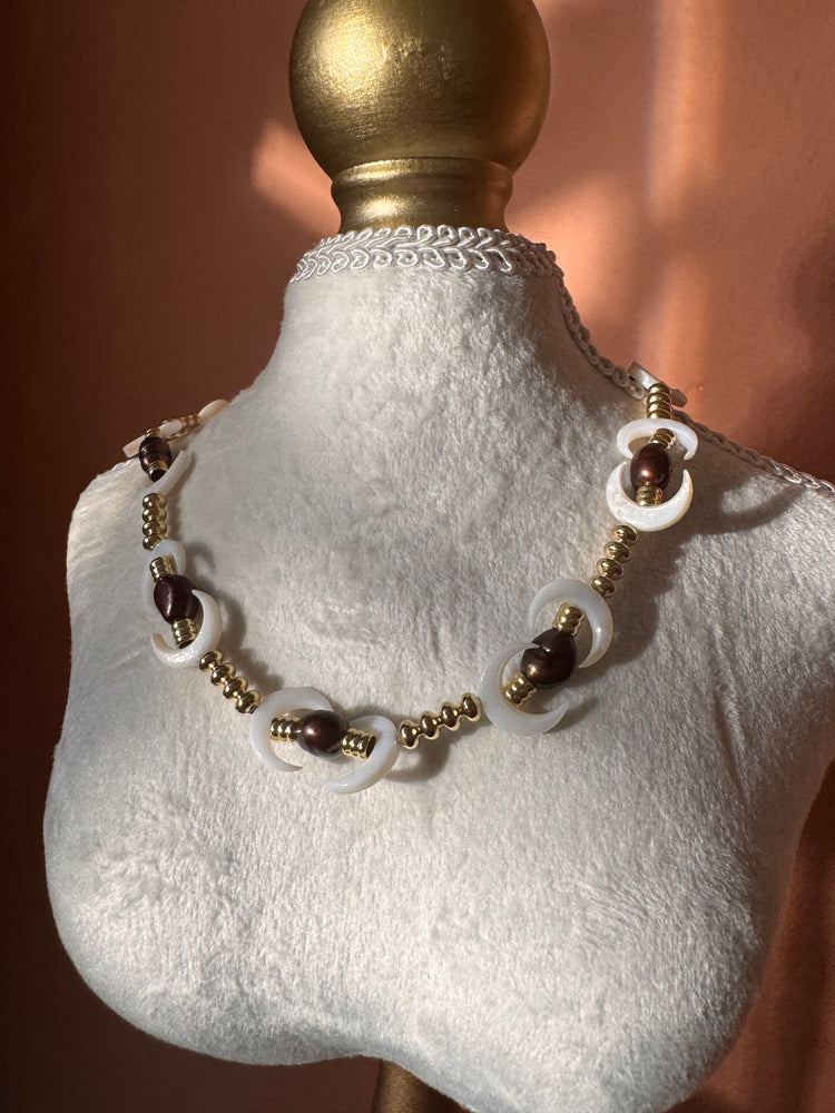 MOONPEARL CHOKER