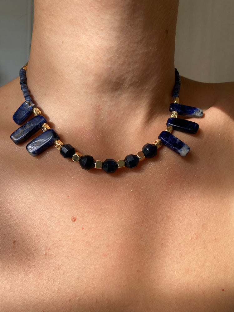 INDIGO CHOKER