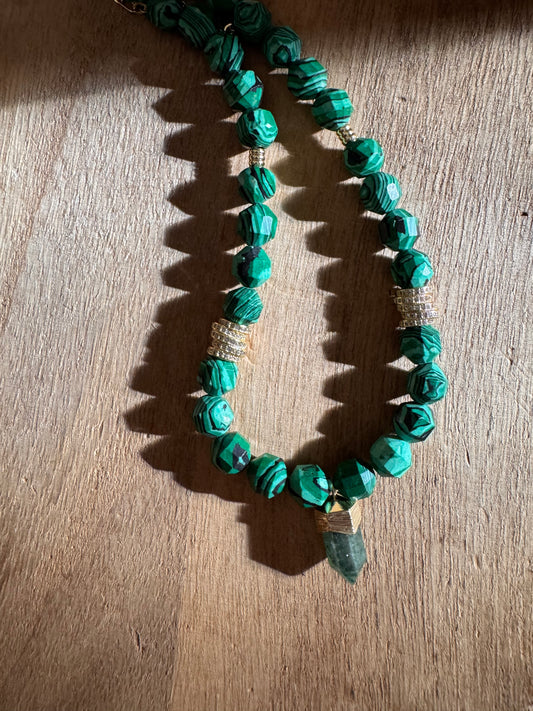 AQUITA CHOKER