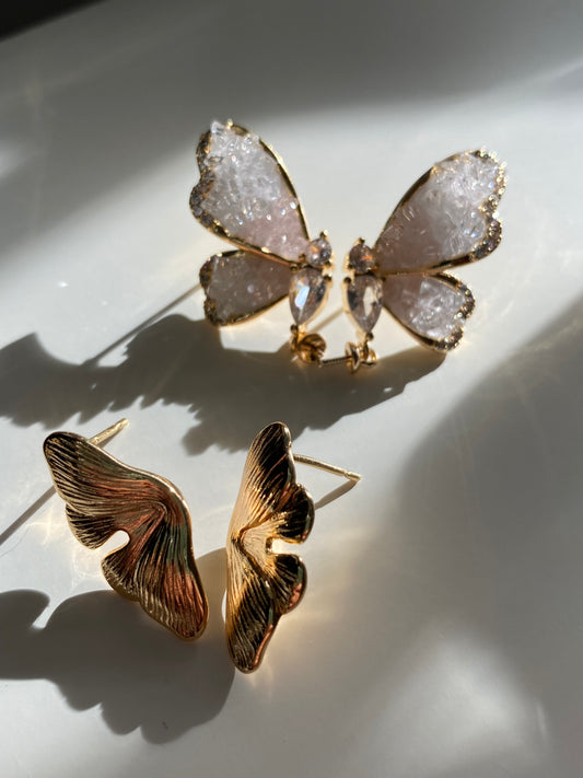 GOLD BUFLY EARRINGS