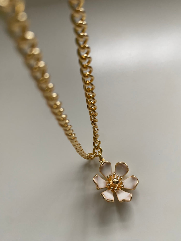 ROSEE NECKLACE